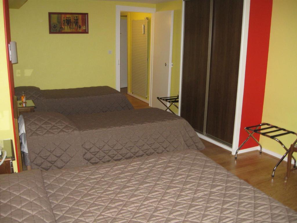Hotel Cheval De Bronze Ремирмон Номер фото
