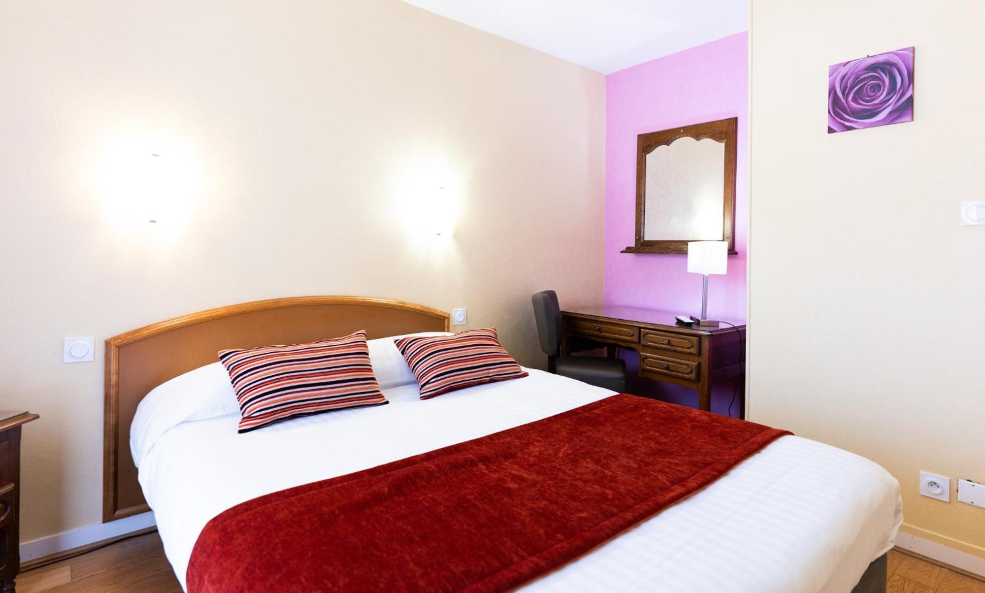 Hotel Cheval De Bronze Ремирмон Экстерьер фото