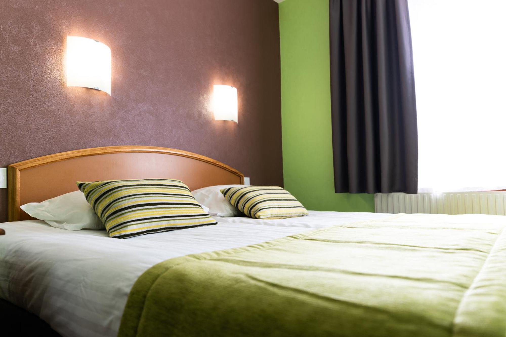 Hotel Cheval De Bronze Ремирмон Экстерьер фото
