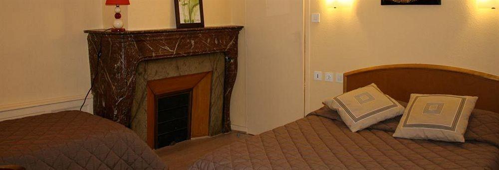 Hotel Cheval De Bronze Ремирмон Экстерьер фото