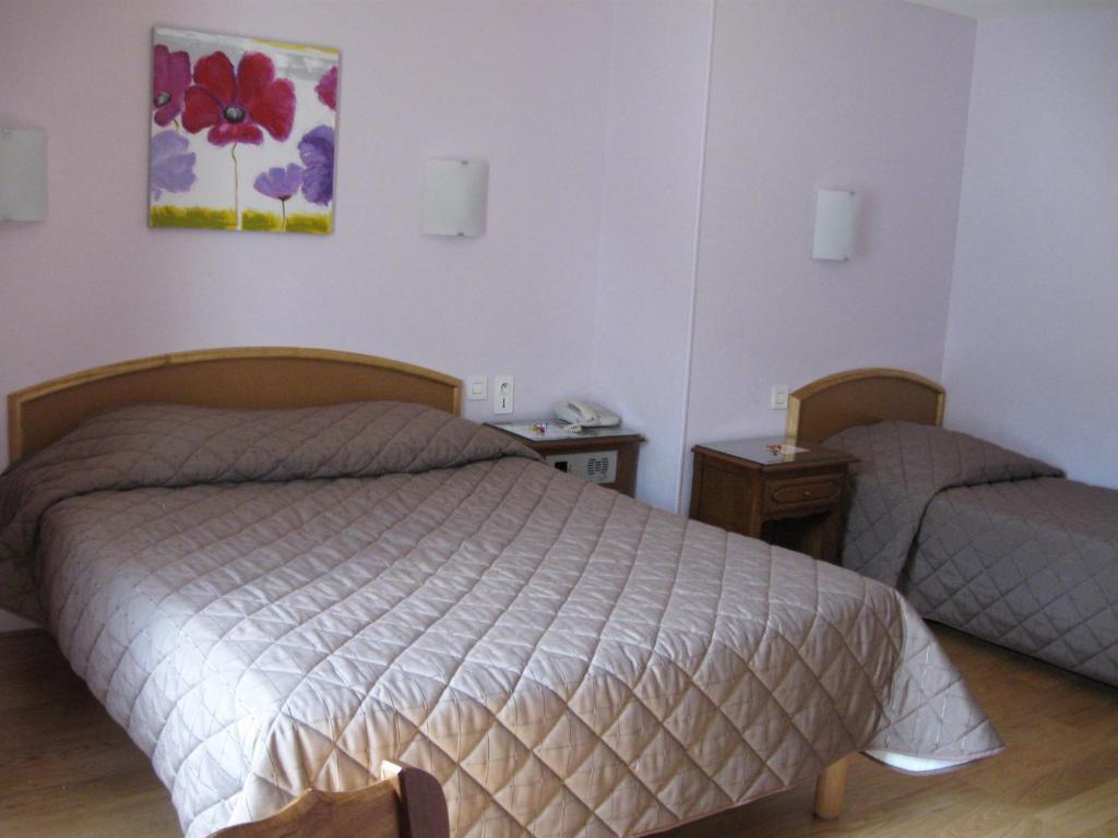 Hotel Cheval De Bronze Ремирмон Номер фото